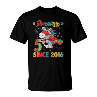 Kids 5 Years Old Unicorn Superhero Rainbow 5Th Birthday Party T-Shirt | Mazezy