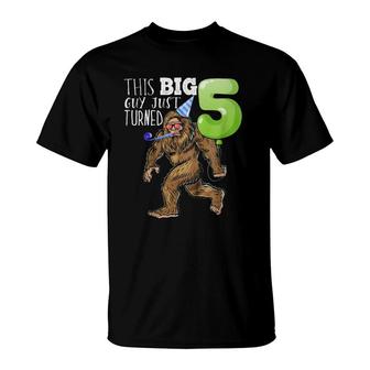 Kids Bigfoot 5Th Birthday Kids Bigfoot Birthday Gift Boys T-Shirt | Mazezy