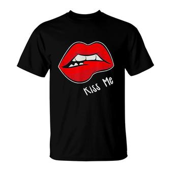 Kiss Me Red Lip T-Shirt | Mazezy