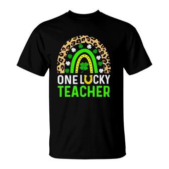 Leopard Rainbow One Lucky Teacher St Patrick's Day 2022 Ver2 T-Shirt | Mazezy