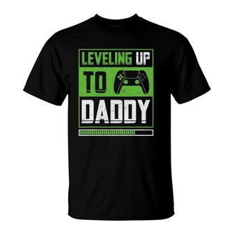 Leveling Up To Daddy Vintage Gamer Pregnancy Announcement T-Shirt | Mazezy