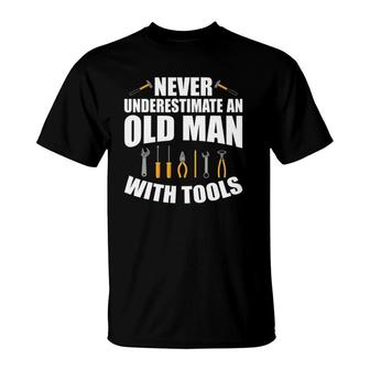 Mens Never Underestimate An Old Man With Tools Dad Grandpa Fix It T-Shirt | Mazezy DE