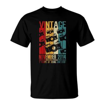 November 2014 7 Year Old 2014 Birthday Retro Vintage T-Shirt | Mazezy