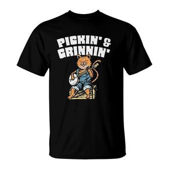 Pickin' & Grinnin' Cute Banjo Cat Funny Bluegrass Music T-Shirt | Mazezy