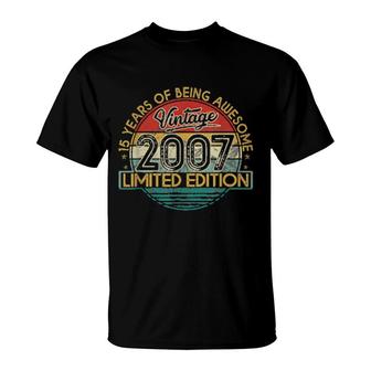 Retro Vintage 2007 15Th Birthday Decorations 15 Years Old T-Shirt | Mazezy
