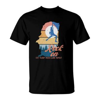 Retro Vintage Rock Climbing Lover Gift T-Shirt | Mazezy