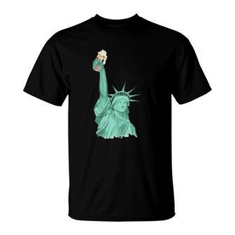 Statue Of Liberty Holding A Beer 4Th Of July Drinking T-Shirt | Mazezy
