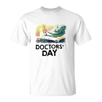 Happy Doctor's Day March 30Th Doctors's Day T-Shirt | Mazezy