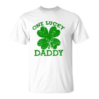 One Lucky Daddy Vintage St Patricks Day Men T-Shirt | Mazezy