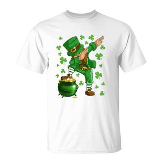 St Patrick's Day Dabbing Leprechaun Boys Kids Men Gifts Dab T-Shirt | Mazezy