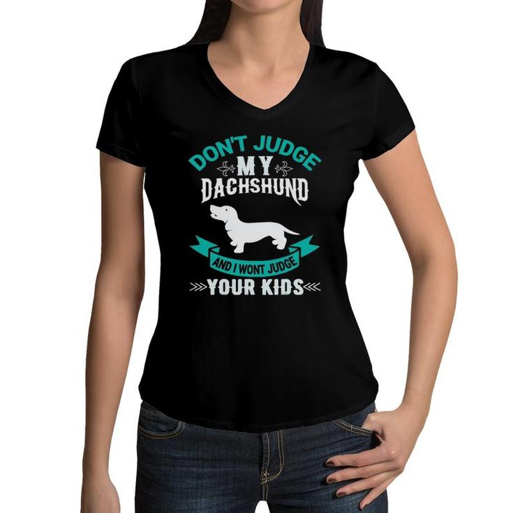 Don't Judge My Dachshund And I Won't Judge Your Kids Women V-Neck T-Shirt