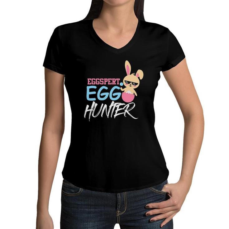 Eggspert Egg Hunter Funny Easter For Men Women Kids Women V-Neck T-Shirt
