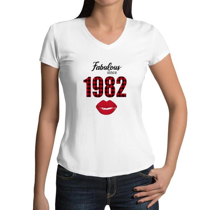 Fabulous Since 1982 Black Red Plaid Lips Happy 40Th Birthday Women V-Neck T-Shirt
