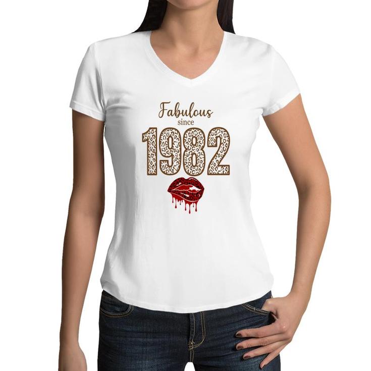 Fabulous Since 1982 Red Lips 40Th Birthday Women V-Neck T-Shirt