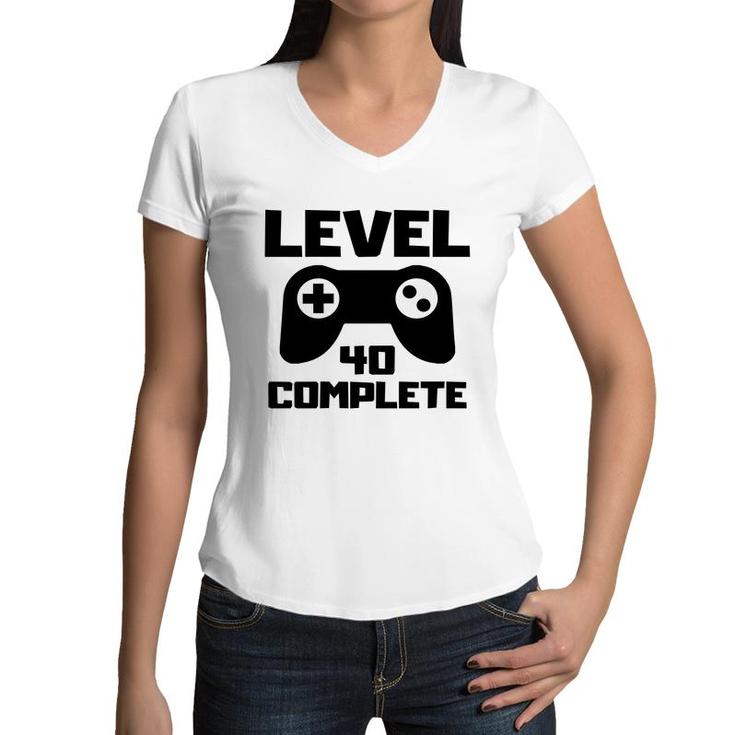 Level 40 Complete Happy 40Th Birthday Gift Idea Women V-Neck T-Shirt