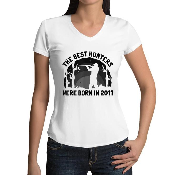 The Best Hunters Were Born In 2011 | Birthday Hunting  Women V-Neck T-Shirt