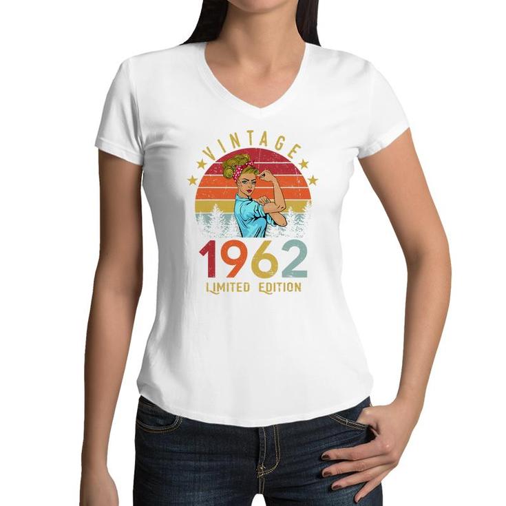 Vintage 1962 Made In 1962 60Th Birthday Women 60 Years Old Women V-Neck T-Shirt