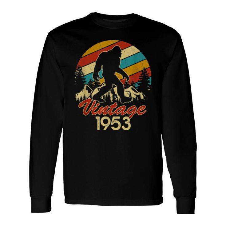 Bigfoot Born In 1953 Birthday Vintage Sasquatch Made In 1953 Long Sleeve T-Shirt T-Shirt