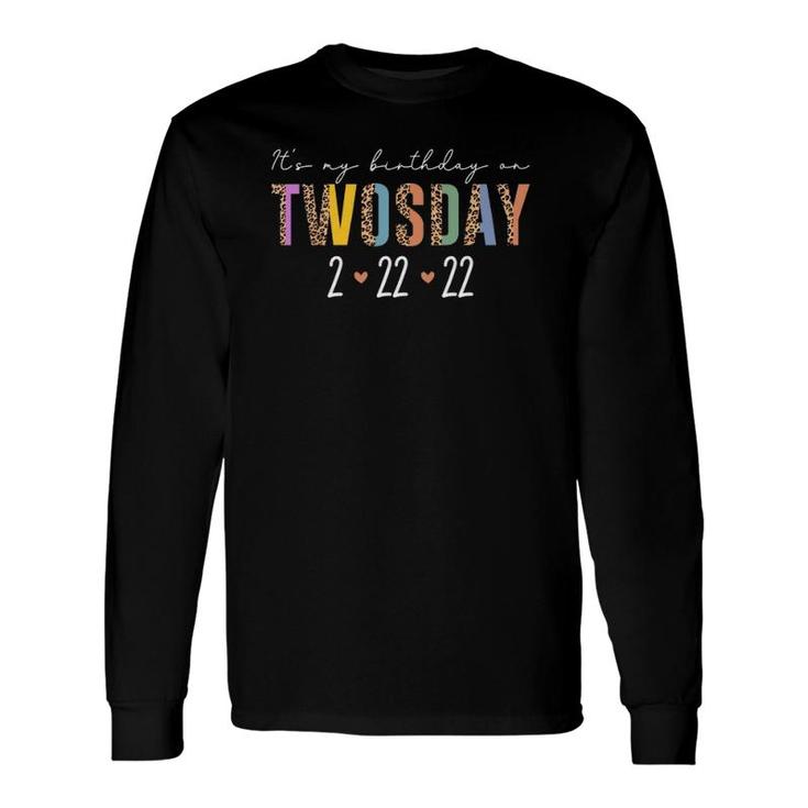 It's My Birthday On Twosday 2-22-22 Feb 22Nd Leopard Hearts Long Sleeve T-Shirt T-Shirt