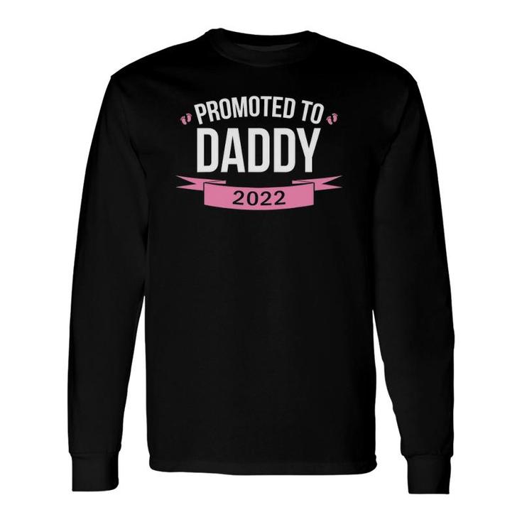 Promoted To Daddy Est 2022 Pink New Dad Baby Long Sleeve T-Shirt T-Shirt