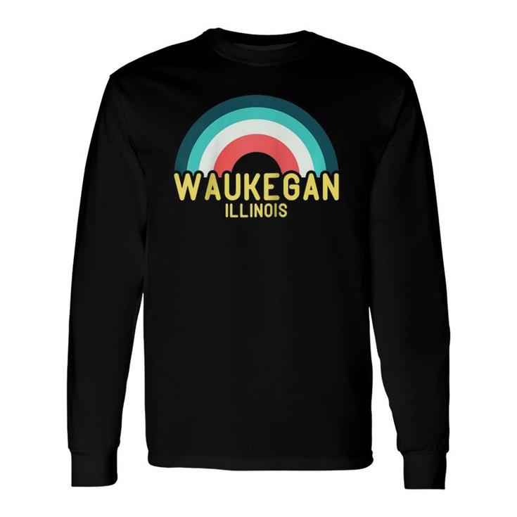 Waukegan Illinois Vintage Retro Rainbow Raglan Baseball Tee Long Sleeve T-Shirt T-Shirt