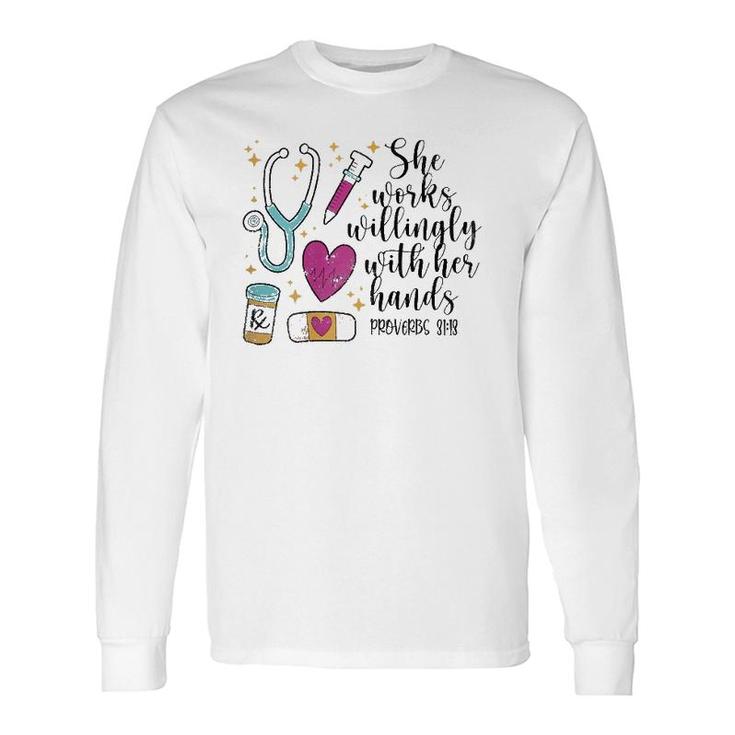 She Works Willingly With Her Hands Cute Nurse Idea Long Sleeve T-Shirt T-Shirt