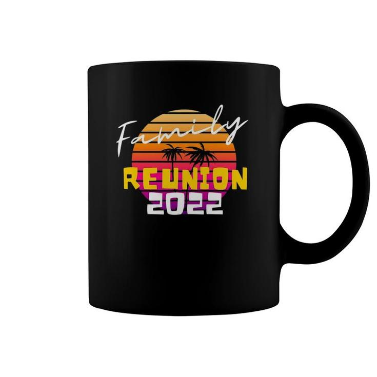 Family Reunion 2022 Retro Cousin Crew Vacation Trip Matching Coffee Mug