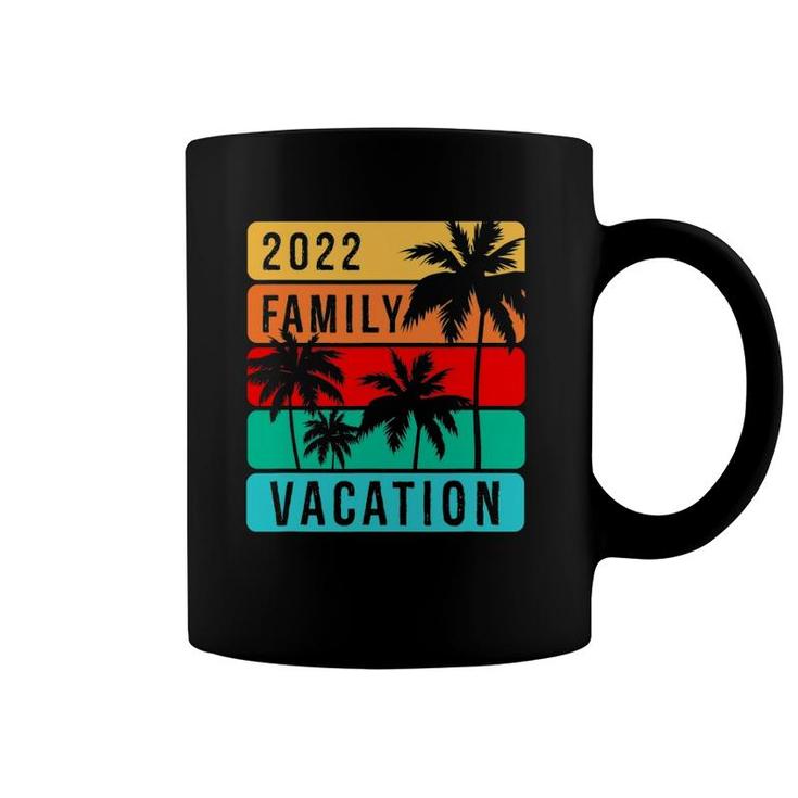 Family Vacation 2022 Beach Vintage Retro Coffee Mug
