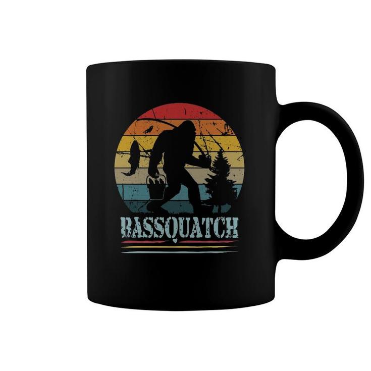 Funny Bigfoot Bassquatch Bass Fishing Sasquatch Believer Pullover