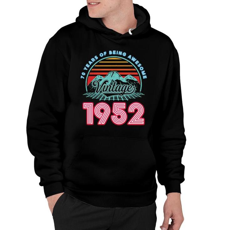 70 Years Old Retro 80S Style 70Th Birthday Born In 1952  Hoodie
