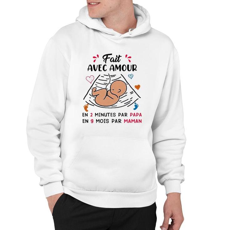 Baby Fait Avec Amour En 2 Minutes Par Papa En 9 Mois Par Maman French Hoodie Baby Fait Avec Amour En 2 Minutes Par Papa En 9 Mois Par Maman French Hoodie