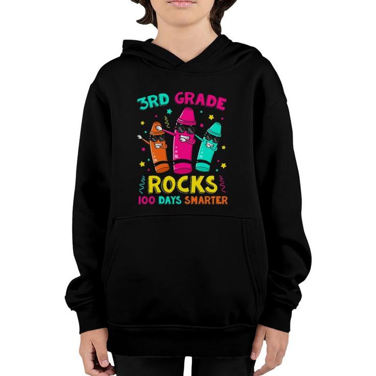 100 Days Smarter 3Rd Grade Crayons - 3Rd Grade Rocks Teacher Youth Hoodie