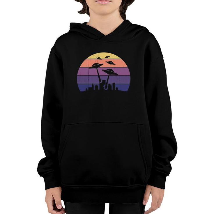 Retro Sunset Ufo - Cool Vintage Alien Sci Fi Flying Saucers Youth Hoodie