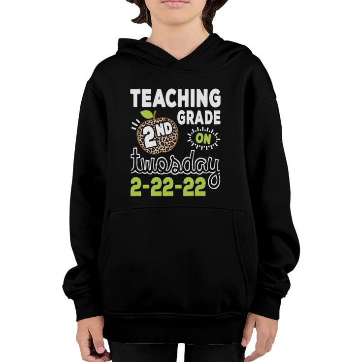 Teaching 2Nd Grade On Twosday 22222 Funny 2022 Teacher Youth Hoodie