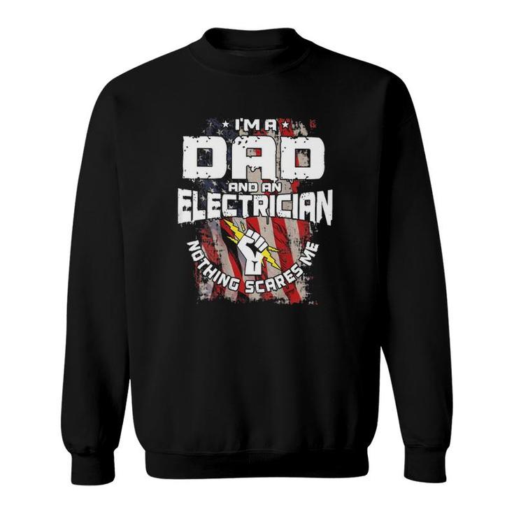 Electrician Funny I'm A Dad And An Electrician Nothing Scares Me American Flag Sweatshirt