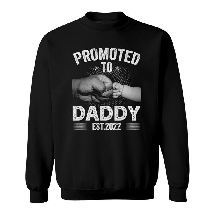 Mens Funny Promoted To Daddy Est2022 Retro New Daddy Sweatshirt