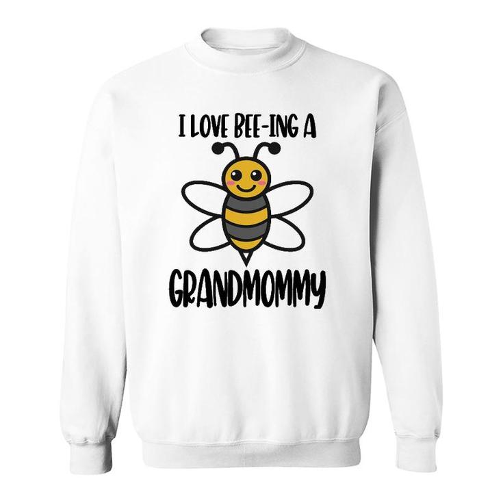 Funny Grandmommy To Bee Grandma Bee Pun Sweatshirt