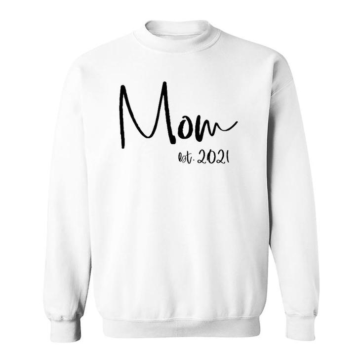 Mom Est 2021 New Mommy Announcement Mother's Day Graphic Sweatshirt