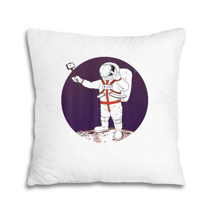 Funny Astronaut Selfie Gift Exploring Space Walking On Moon  Pillow
