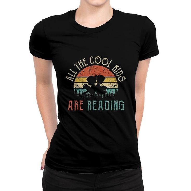 All The Cool Kids Are Reading Book Vintage Reto Sunset  Women T-shirt