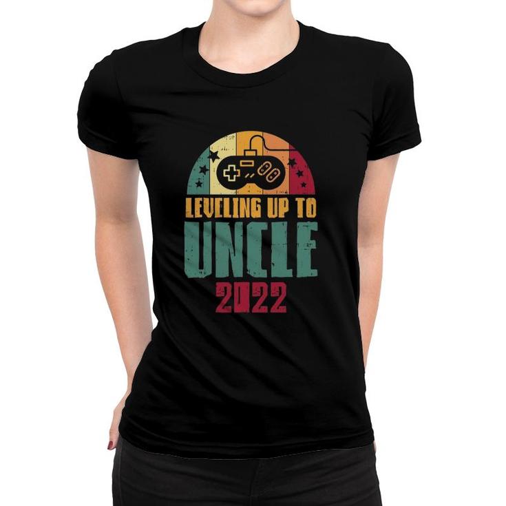 Mens Leveling Up To Uncle 2022 Retro Pregnancy Reveal Gamer Gift Women T-shirt
