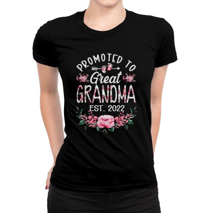 Promoted To Great Grandma Est 2022 Flowers New Grandma Women T-shirt