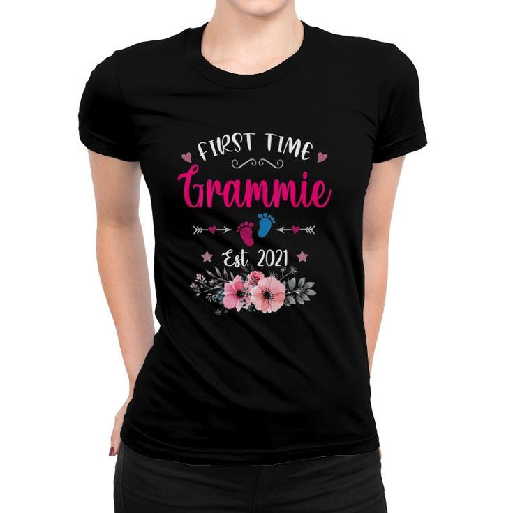 Womens First Time Grammie Est 2021 New Mom Funny Mother's Day Women V-Neck Women T-shirt