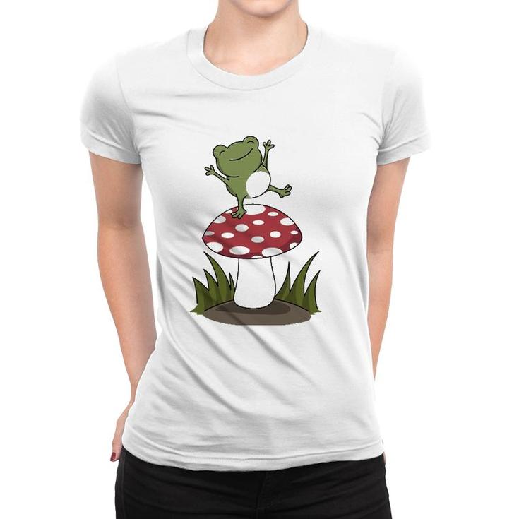 Cottagecore Mushroom Aesthetic Turtle Frog Animal Lover Women T-shirt