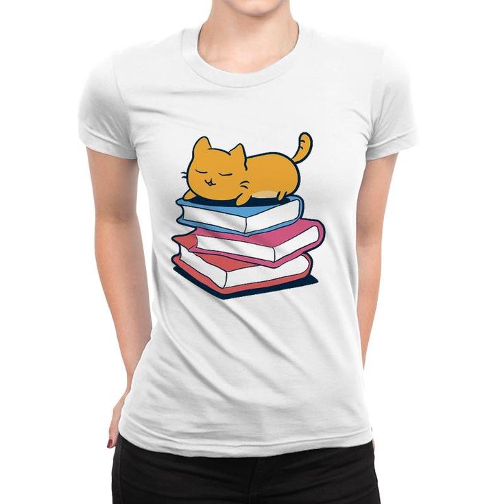 Cute Cat Sleeping On Book Bookworm Librarian Gift Women T-shirt
