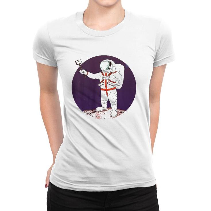 Funny Astronaut Selfie Gift Exploring Space Walking On Moon  Women T-shirt