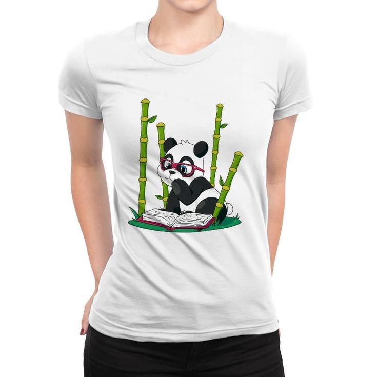 Panda Bear Book Worm Nerd Reading Bamboo Jungle Gift Women T-shirt