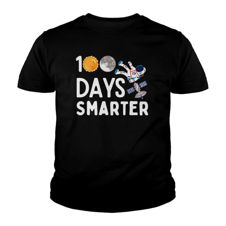 100 Days Smarter Happy 100Th Day Of School Moon Astronaut Youth T-shirt