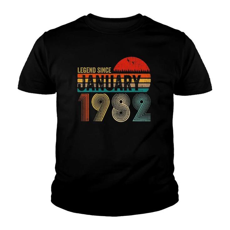 39 Years Old Retro Birthday Gift Legend Since January 1982 Ver2 Youth T-shirt