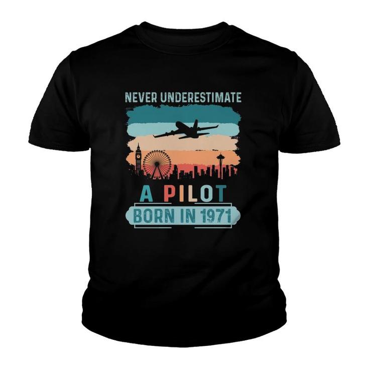 50Th Birthday Pilot Born 1971 Never Underestimate Vintage Gift Airplane Dad  Ver1 Youth T-shirt
